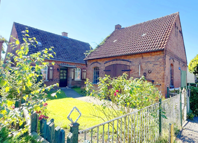 ...Schmiedeatelier mit Garage