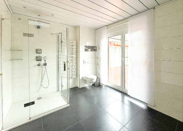 Vom Bad (en Suite) barfuss raus zur Terrasse